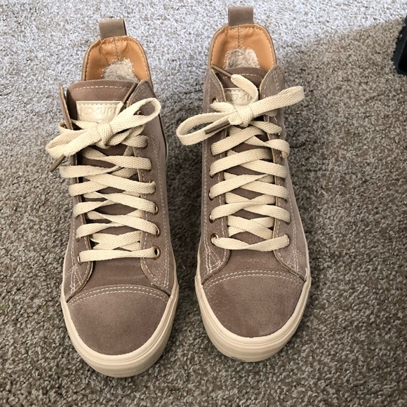 Goodnight Macaroon Sneakers - Picture 6 of 8